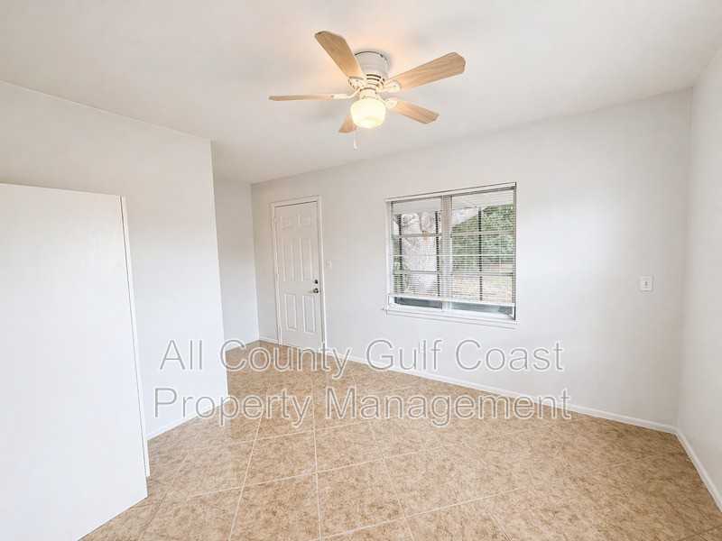 4727 34th St W - Photo 7 of 10