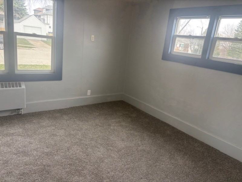 1611 Ontario Ave - Photo 5 of 9