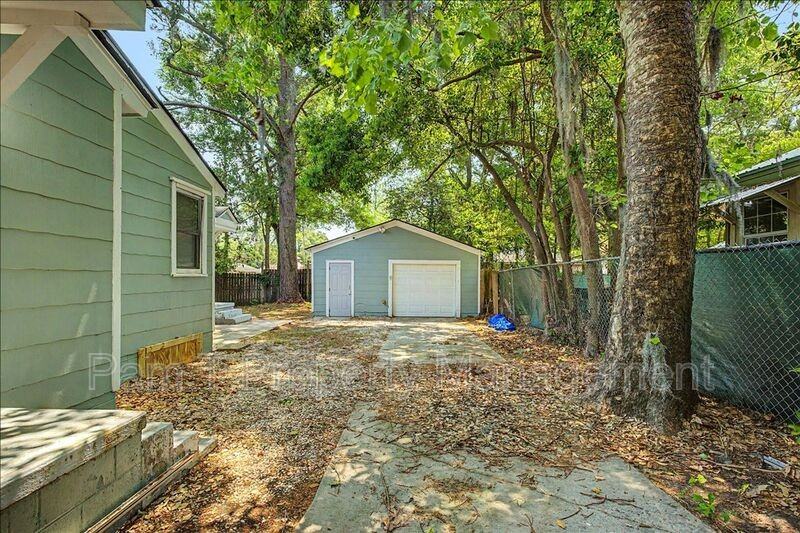 2149 Vermont Ave - Photo 4 of 23