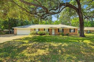 featured image of 211 Hillary Rd