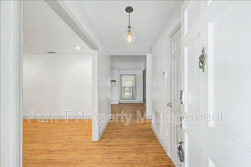 211 Hillary Rd - Photo 4 of 33