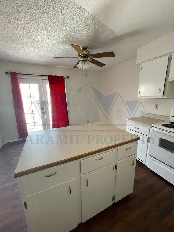 1370 N 18th St - Photo 6 of 12