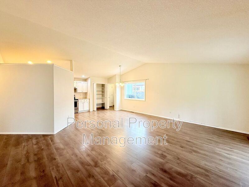 10411 Ne 66th St - Photo 2 of 22