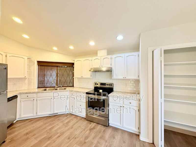 10411 Ne 66th St - Photo 4 of 22