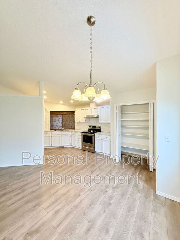 10411 Ne 66th St - Photo 7 of 22