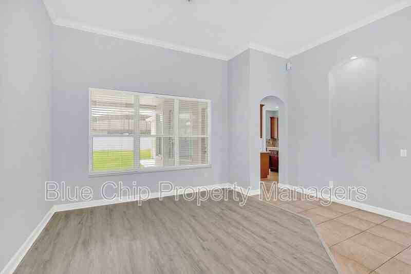 10074 Iverson Dr - Photo 4 of 36