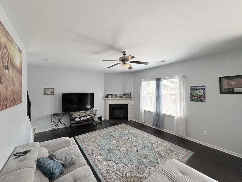 1174 Primrose Dr - Photo 4 of 20