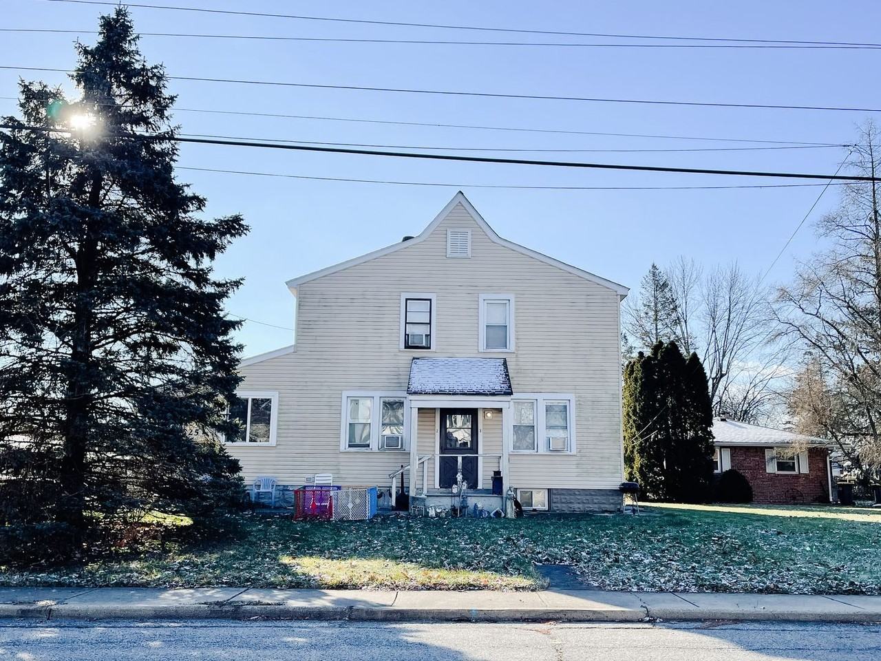 1925 E 5th St #5 - Photo 3 of 15