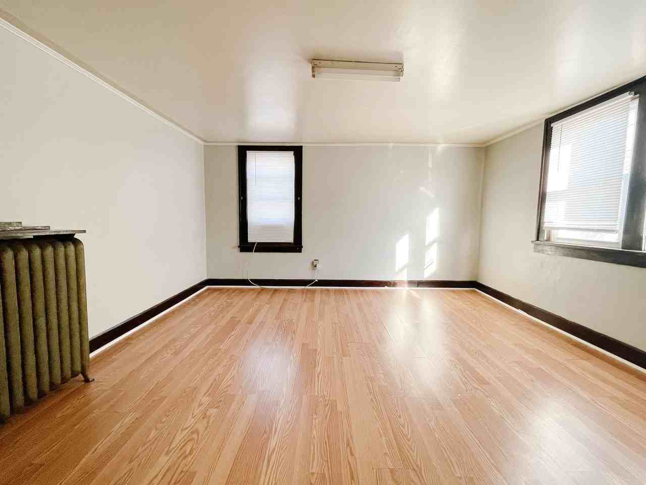 1925 E 5th St #5 - Photo 4 of 15