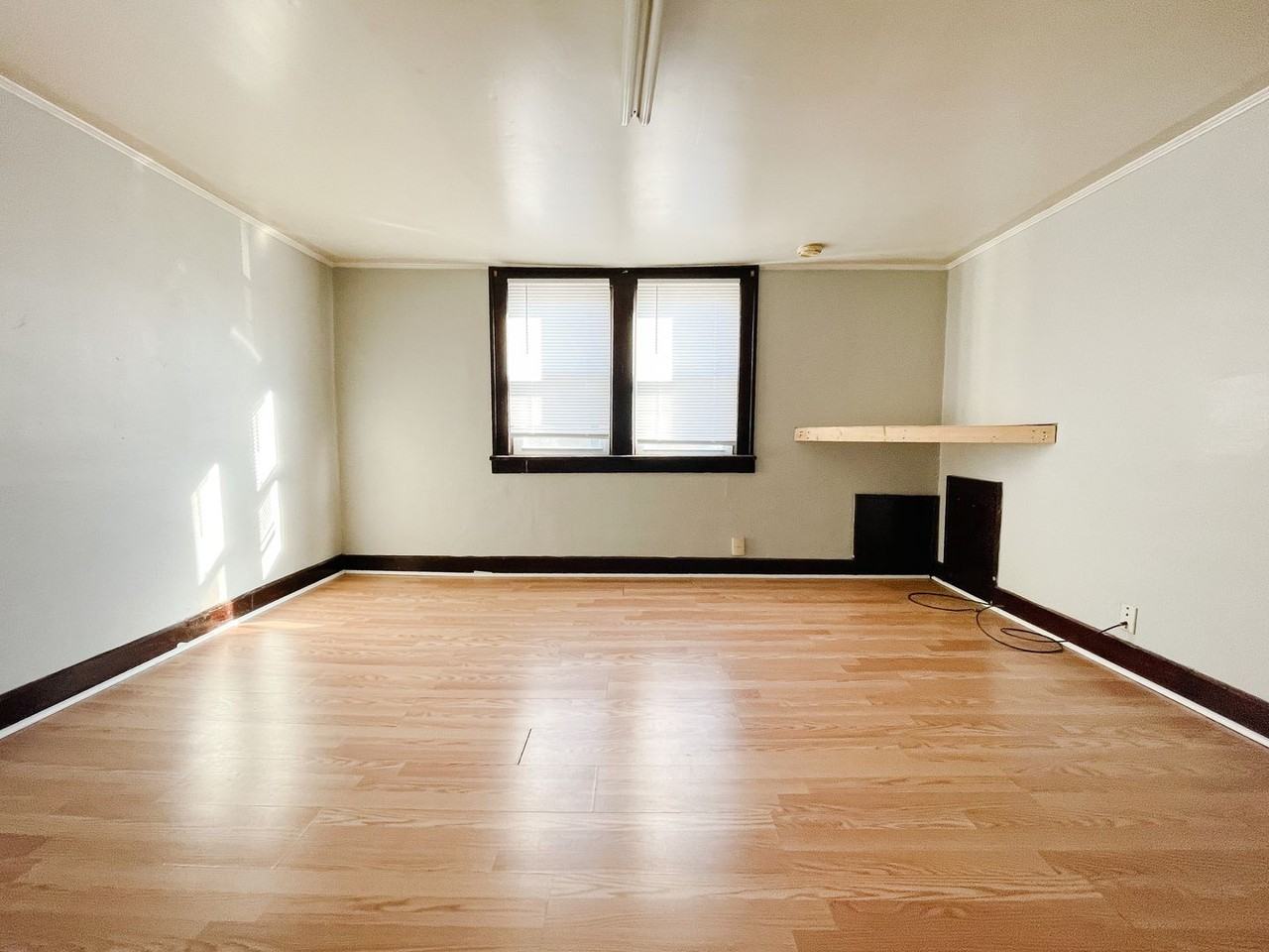 1925 E 5th St #5 - Photo 7 of 15