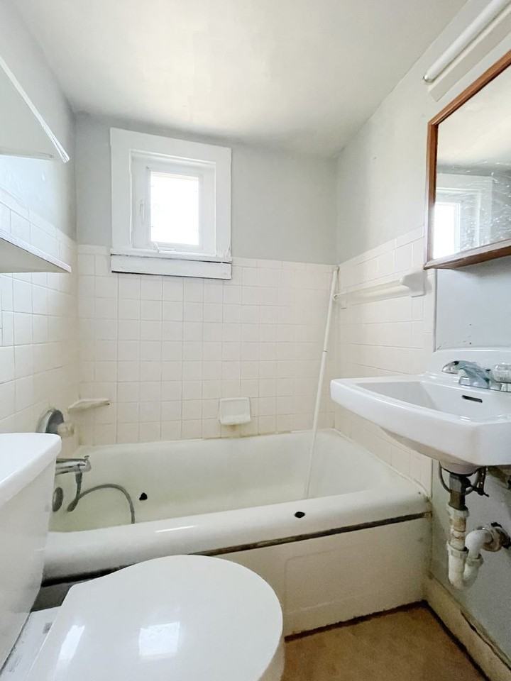 1925 E 5th St #5 - Photo 6 of 10