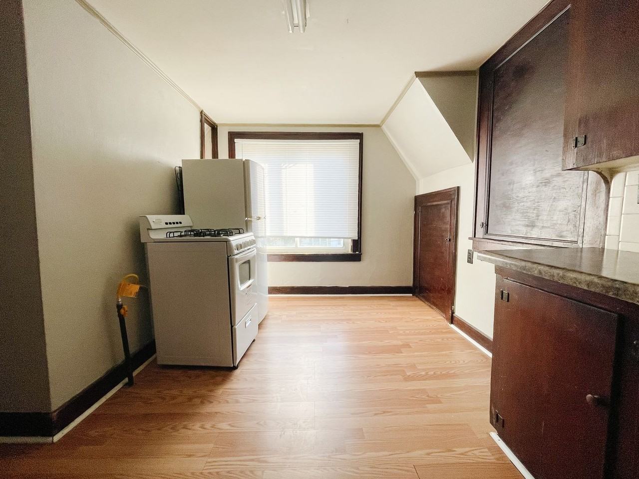 1925 E 5th St #5 - Photo 7 of 10