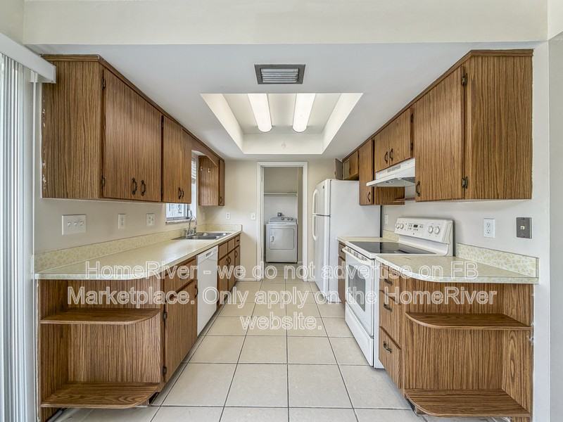 502 Nw Salina Ter - Photo 3 of 19