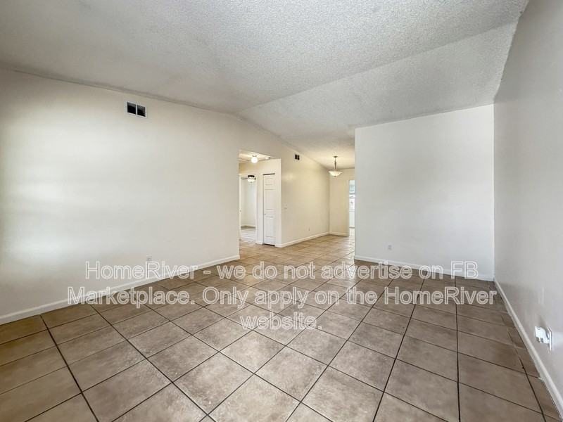 2920 Se Amherst St - Photo 6 of 20