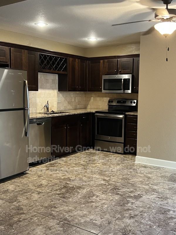 8321 N Spruce Ave - Photo 3 of 9