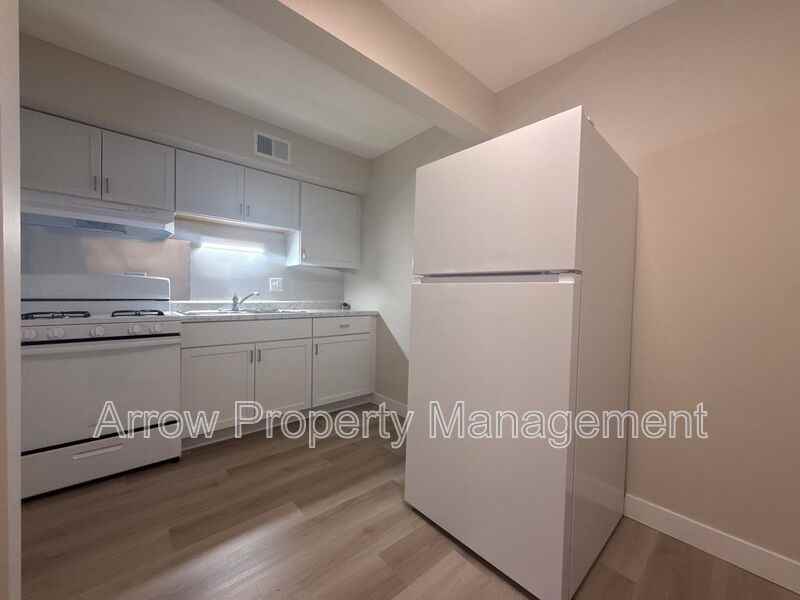 5725 S 14th St - Photo 2 of 7