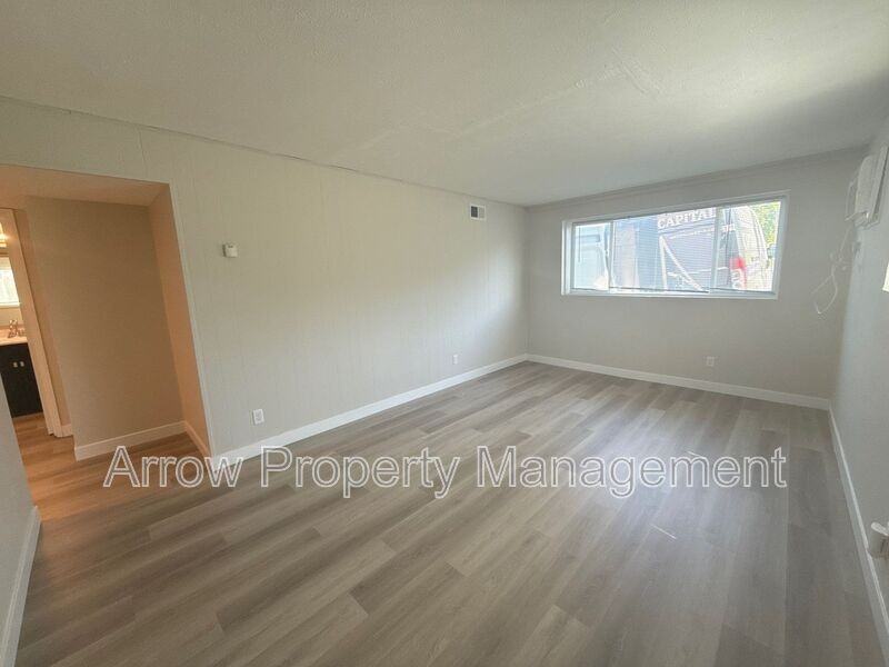 5725 S 14th St - Photo 4 of 7