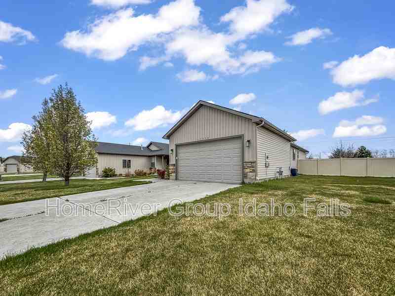 3854 Tradition Ct - Photo 2 of 21