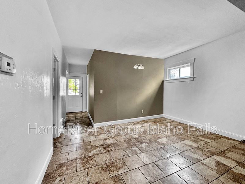 194 7th St #1 - Photo 3 of 20
