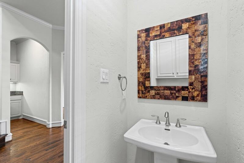 5552 Martel Ave - Photo 5 of 23