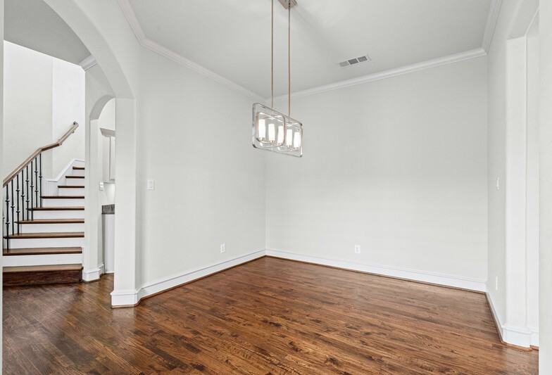 5552 Martel Ave - Photo 6 of 23