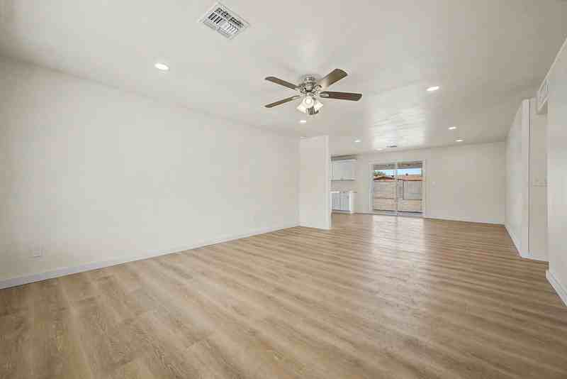 3430 E Poinsettia Dr - Photo 4 of 35