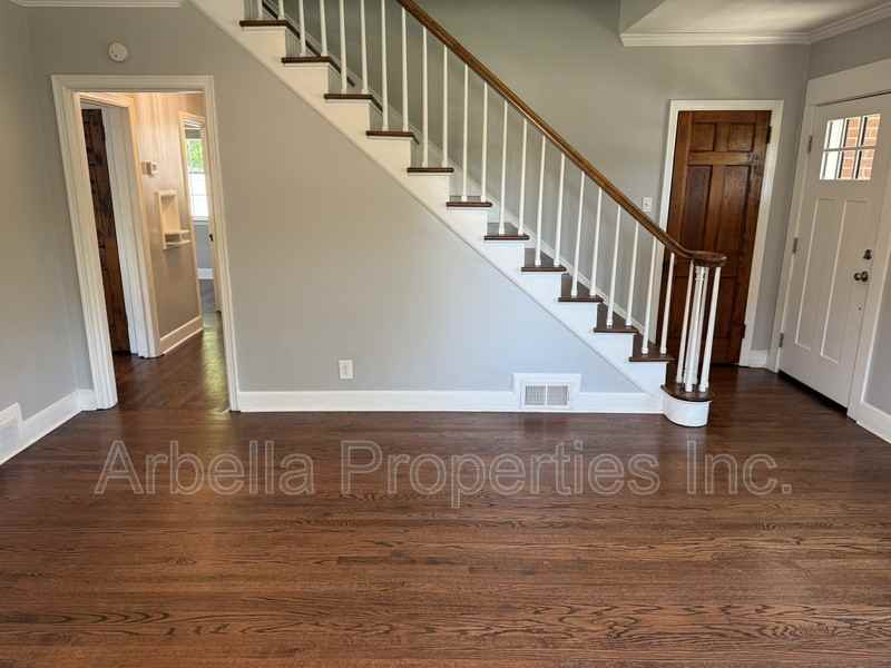 1437 Valley St - Photo 4 of 30