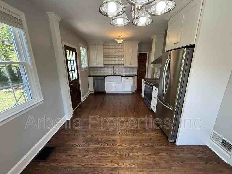 1437 Valley St - Photo 5 of 30