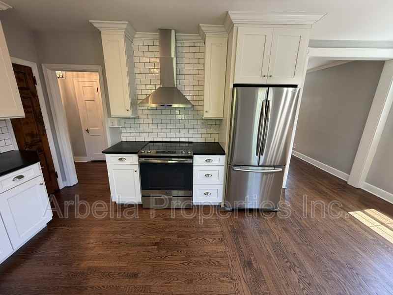 1437 Valley St - Photo 7 of 30