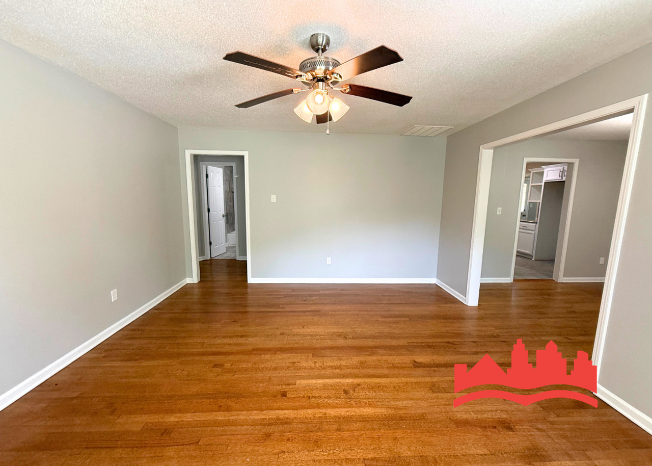 4960 Sherry Dr - Photo 5 of 21