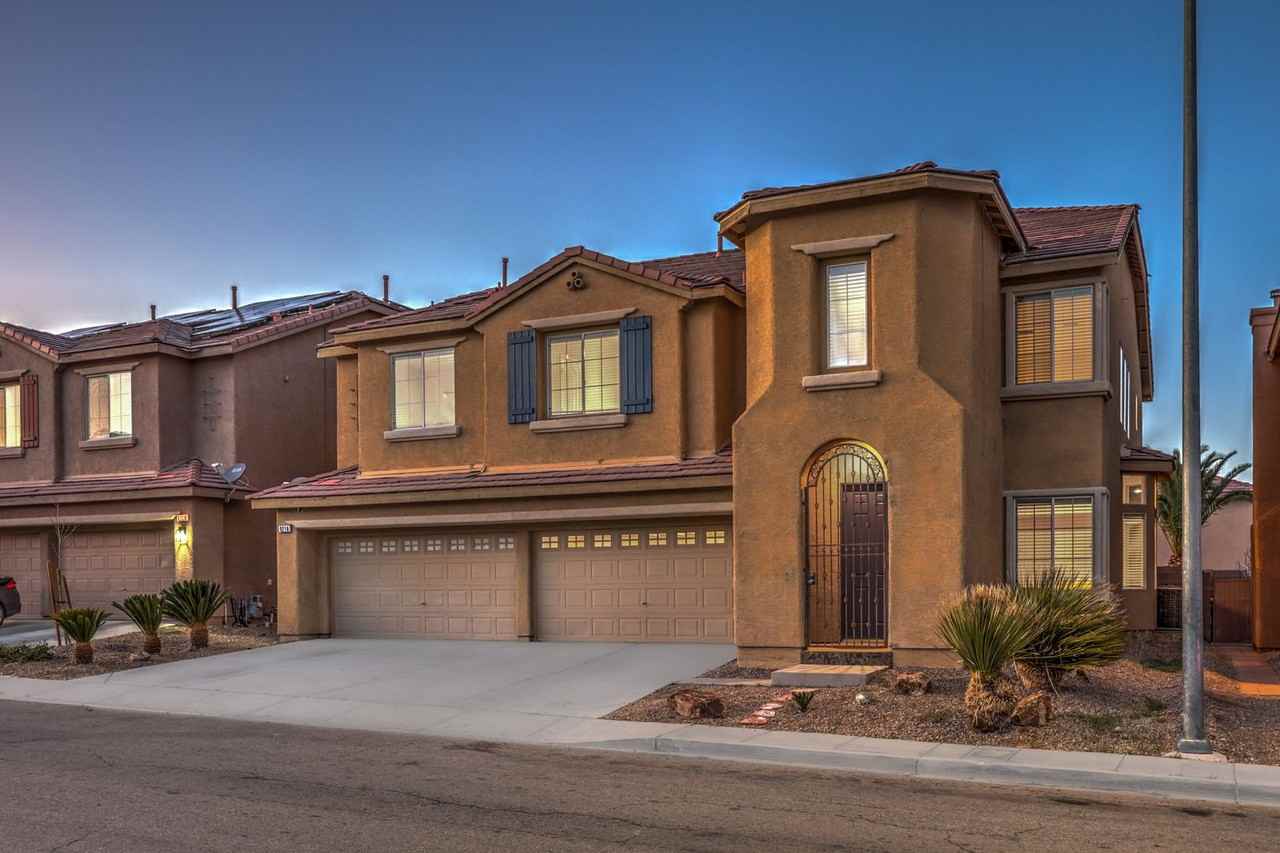 9218 Desert Heat Ave - Photo 2 of 49