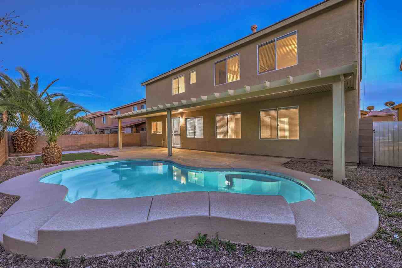 9218 Desert Heat Ave - Photo 3 of 49