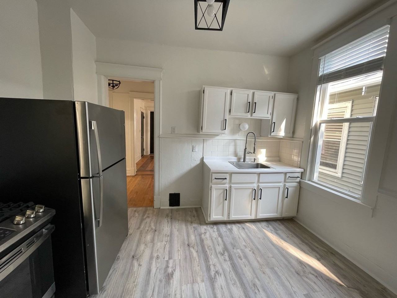 2521 N Murray Ave - Photo 3 of 5