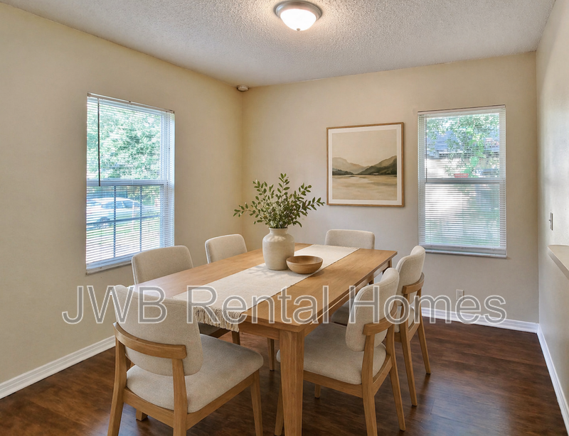 1609 W 24th St - Photo 5 of 14