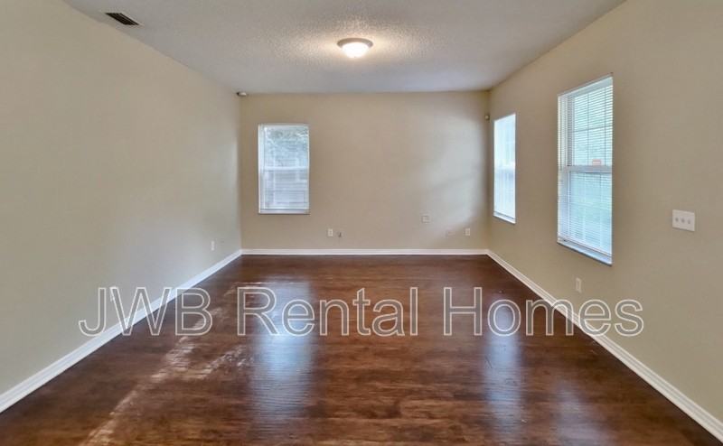 1609 W 24th St - Photo 6 of 14