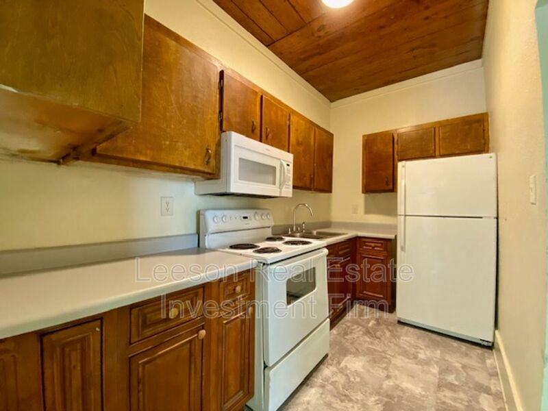 451 Egan St - Photo 5 of 13