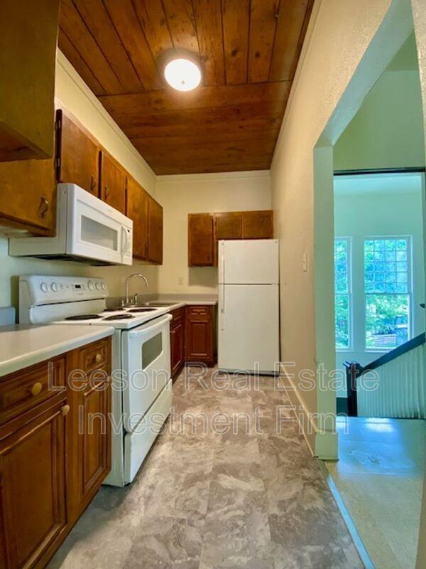 451 Egan St - Photo 6 of 13