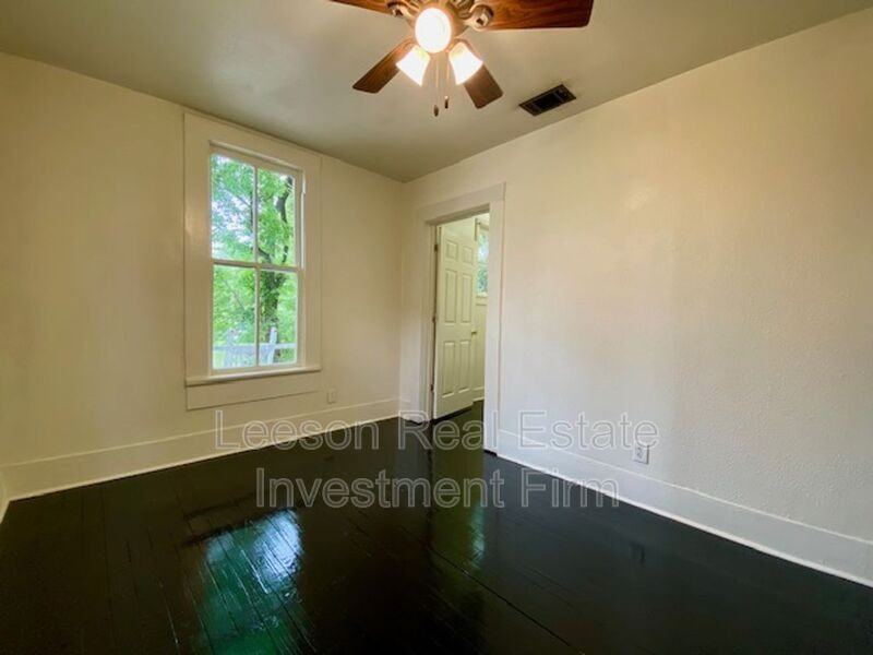 455 Egan St - Photo 6 of 8