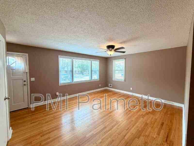 1727 Sandra Dr - Photo 4 of 33