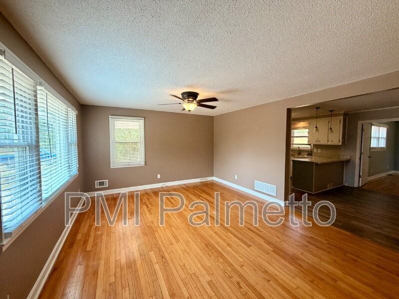 1727 Sandra Dr - Photo 5 of 33