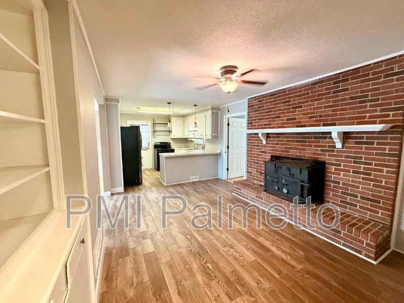 1727 Sandra Dr - Photo 7 of 33