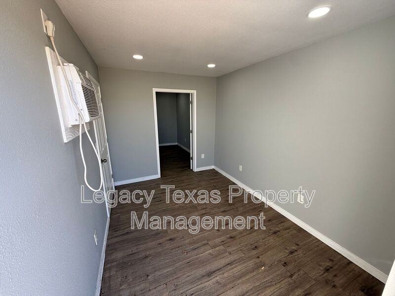 1475 E Renfro St #113 - Photo 2 of 8