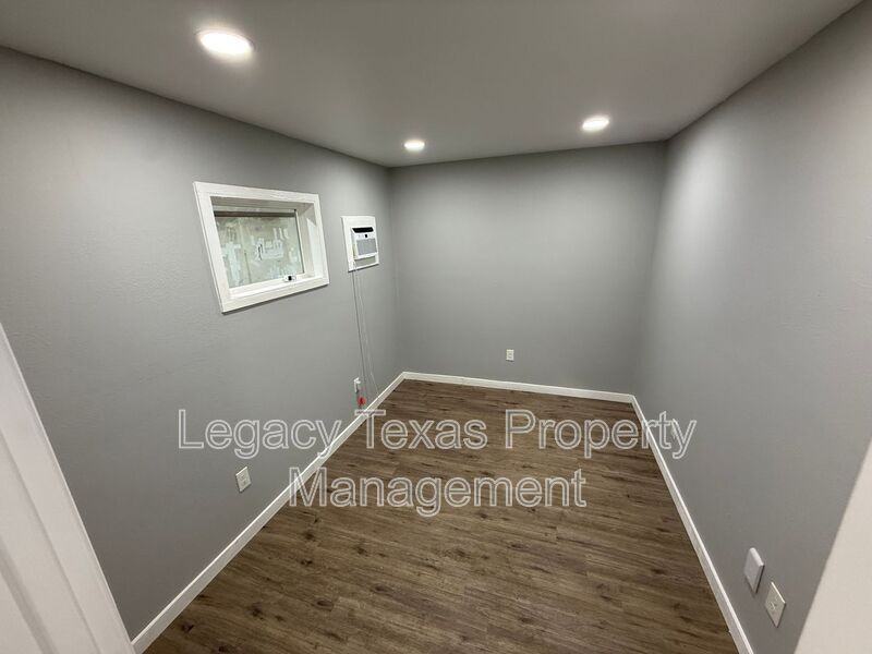 1475 E Renfro St #113 - Photo 3 of 8