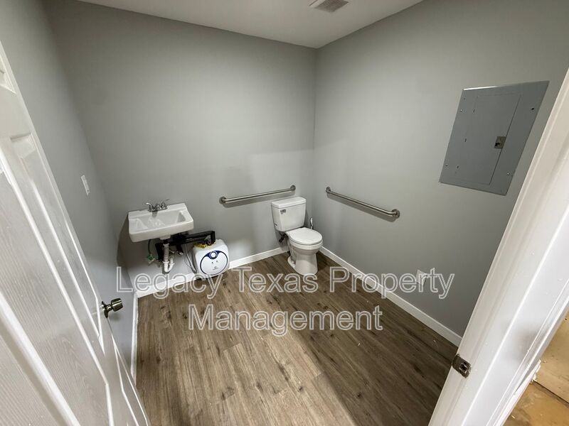 1475 E Renfro St #113 - Photo 6 of 8
