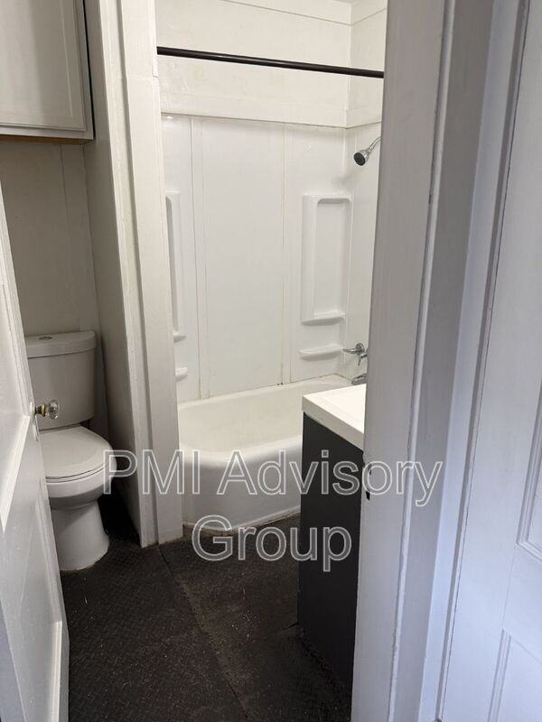 700 Sw Macvicar Ave - Photo 7 of 13