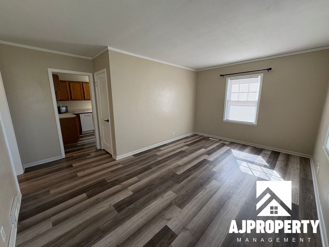 809 E Presentation St - Photo 3 of 21