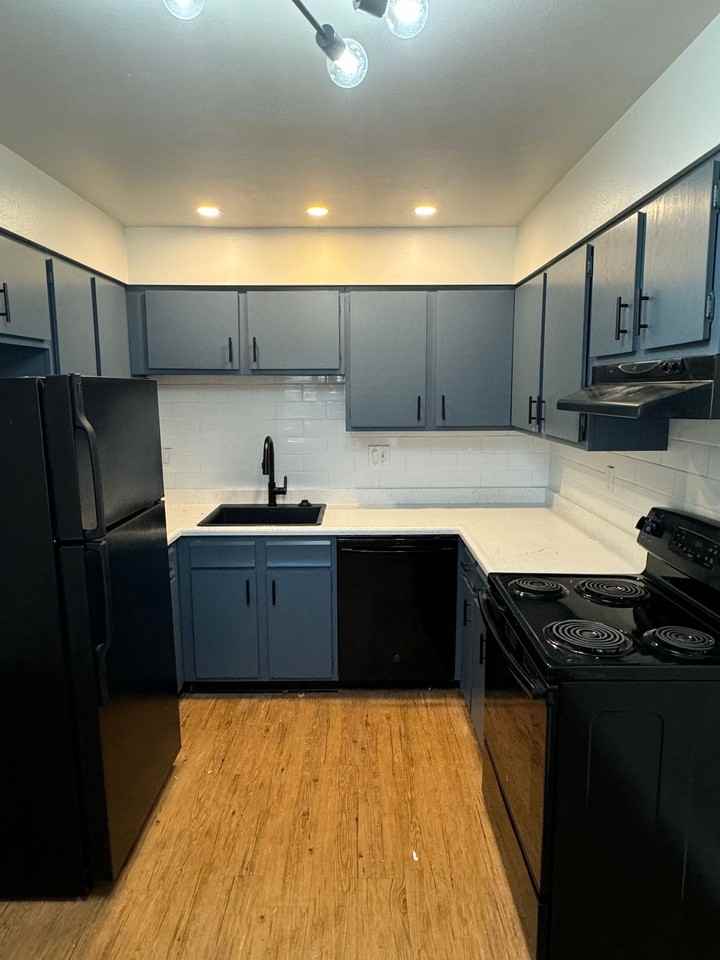 Cottonwood Creek Apartments - Photo 5 of 37