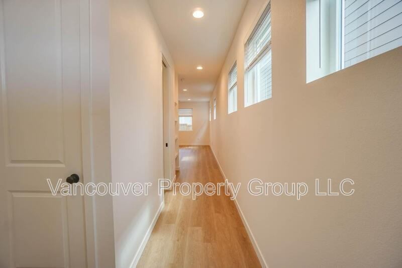 1605 Ne 180th Ave - Photo 4 of 35