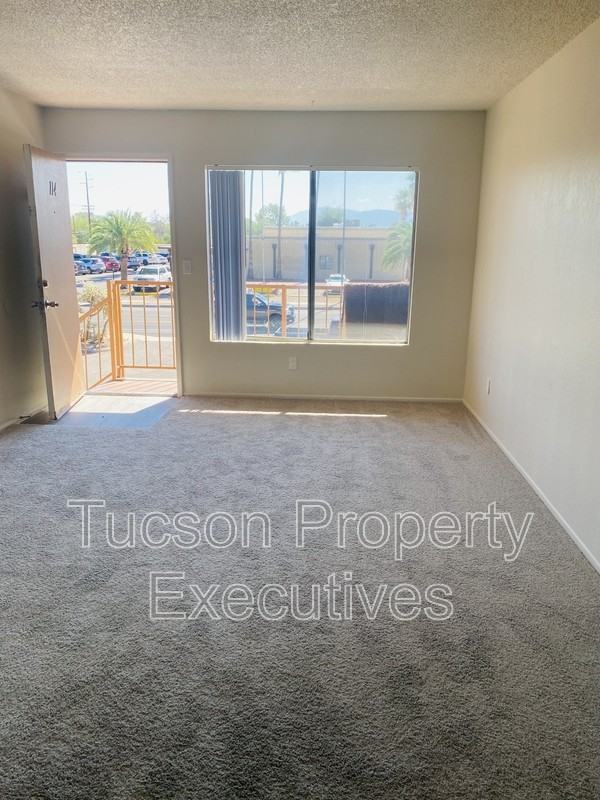 660 S Tucson Blvd - Photo 2 of 11