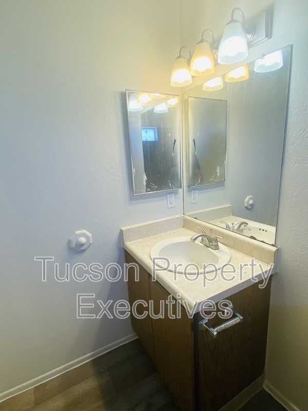 660 S Tucson Blvd - Photo 4 of 11